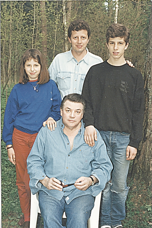 Александр Ширвиндт с сыном и внуками