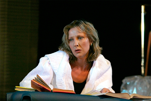 Елена на сцене театра