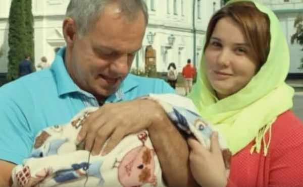 На фото: Александр Мохов, Ирина Огородник и их сын Матвей