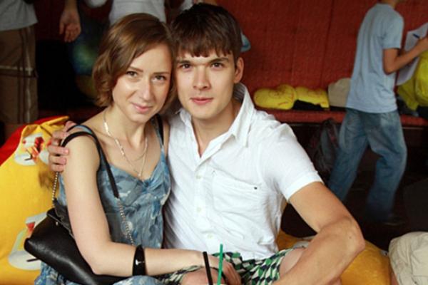 На фото: Алексей Коряков с женой