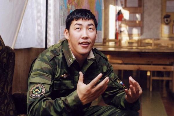 Амаду Мамадаков во время съемок многосерийной картины «Солдаты»