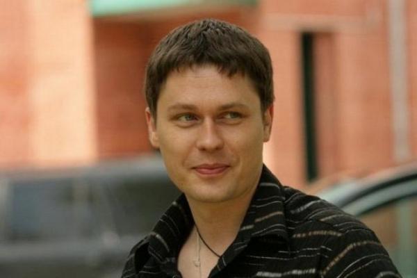 На фото: актер Денис Рожков
