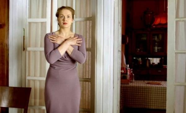 На фото: Светлана Колпакова во время съемок фильма: «Оттепель»