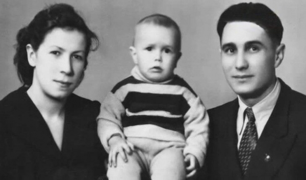 Серёжа Гармаш с родителями